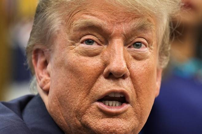 도널드 트럼프 미국 대통령이 27일(현지시간) 캐나다와의 무역협상을 종료하겠다고 일방적으로 선언했다. 로이터연합뉴스