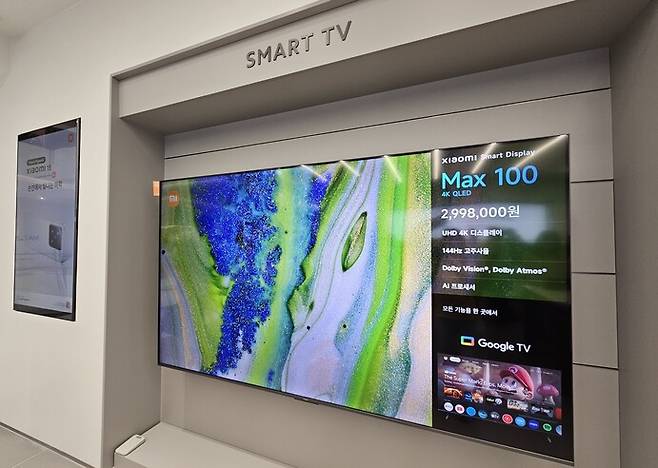 28일 정식 오픈하는 ‘샤오미 스토어’에서 판매하는 100인치 4K 큐엘이디 티브이(QLED TV) ‘샤오미 티브이 맥스(MAX) 100’(299만8천원). 비슷한 성능의 국내 제품에 견줘 반값 수준이다. 선담은 기자 sun@hani.co.kr