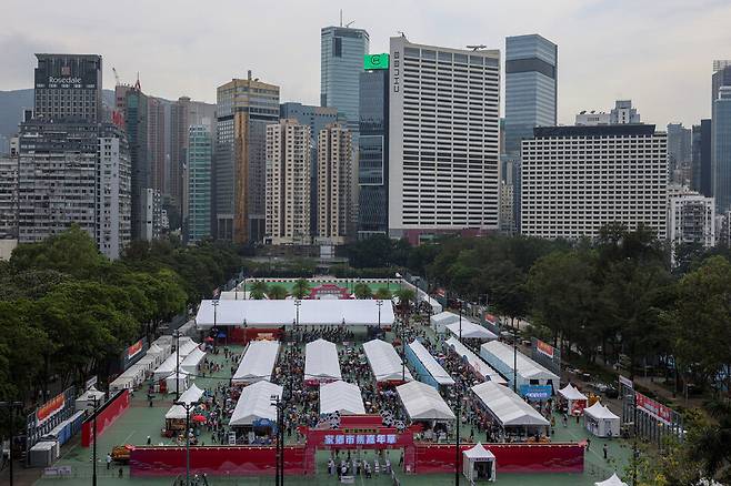 30년간 홍콩 빅토리아공원에서 열리던 천안문 사태 추모 집회는 2020년 국가보안법 제정 이후 불허됐다. 2025년 6월3일에는 중국 음식 축제가 열렸다. REUTERS