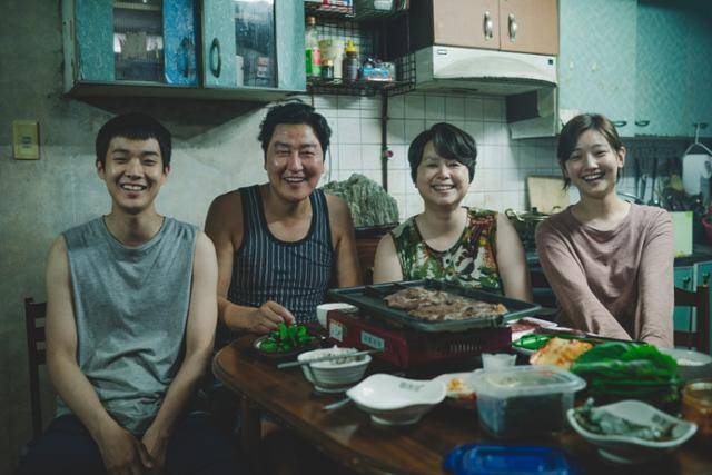 봉준호 감독의 영화 '기생충'이 뉴욕타임스(NYT)가 선정한 '21세기 최고의 영화' 1위에 올랐다. CJ ENM