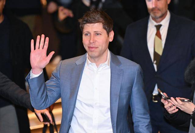 2월 4일 서울 중구 더플라자호텔에서 열린 카카오-오픈AI의 인공지능(AI) 전략적 제휴 관련 기자간담회에 참석한 샘 올트먼 오픈AI 최고경영자(CEO). 최주연 기자