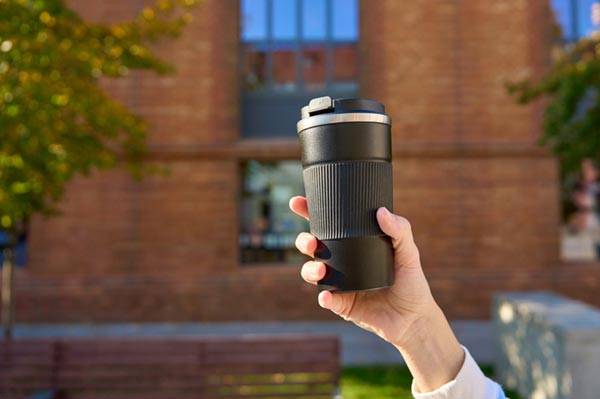 당뇨 환자라면 여름철 음료나 아이스크림 대신 생수를 수시로 마시는 게 가장 좋다./사진=게티이미지뱅크