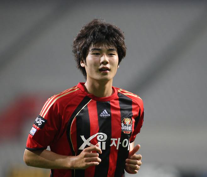 2009.07.07 서울월드컵경기장 = FC서울 기성용이 경기종료 후 벤치로 향하고 있다. 사진=IS 포토