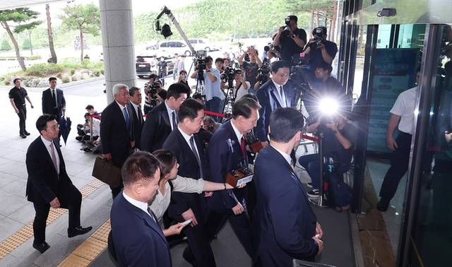 ▲ 윤석열 전 대통령이 28일 피의자 신분으로 내란특검 조사를 받기 위해 서울 서초구 서울고검 청사로 출석하고 있다. 2025.6.28 [공동취재]