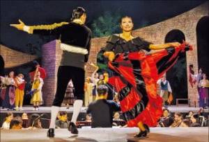 오페라 ‘카르멘’의 한 장면. /한경DB