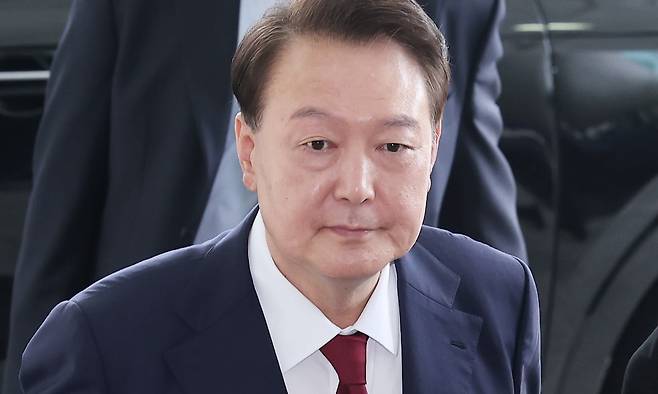 윤석열 전 대통령이 28일 피의자 신분으로 내란특검 조사를 받기 위해 서울 서초구 서울고검 청사로 출석하고 있다. /사진=연합뉴스