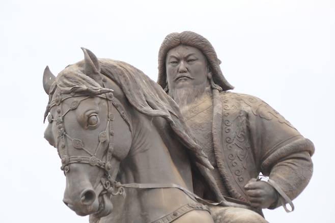 오르도스에 있는 징기스칸릉 징기스칸 동상[함영훈 기자]