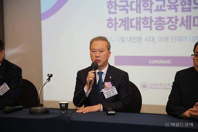 양오봉 대교협 회장이 하계대학총장세미나에서 발언하고 있다. [대교협 제공]