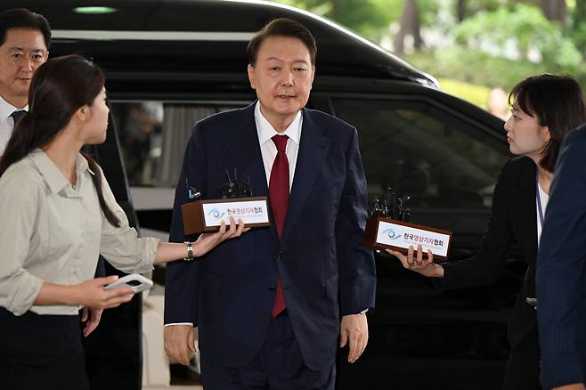 윤석열 전 대통령이 28일 피의자 신분으로 내란특검 조사를 받기 위해 서울 서초구 서울고검 청사로 출석하고 있다. 2025.6.28 [공동취재]