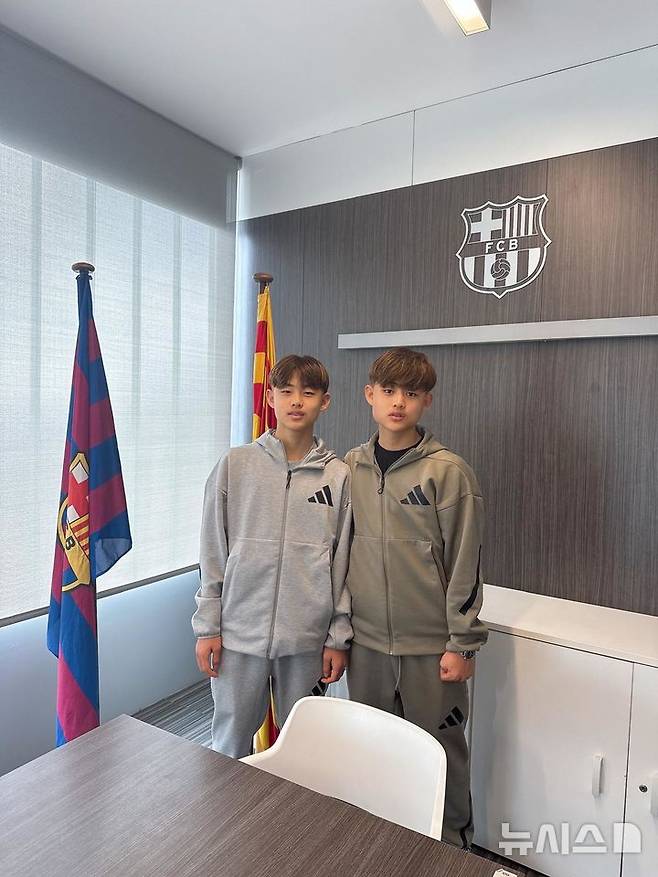 [서울=뉴시스] 스페인 에스파뇰을 떠나 FC바르셀로나로 이적한 이민국과 이대한. (사진=선수 측 제공)  *재판매 및 DB 금지