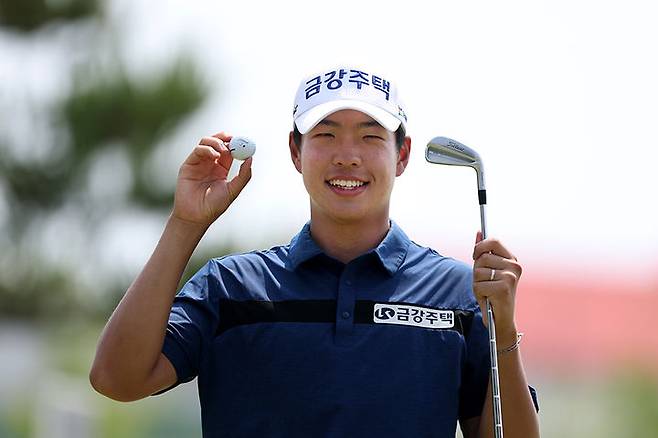 28일 군산CC 토너먼트 코스(파72)에서 열린 한국프로골프(KPGA) 투어 군산CC 오픈 3라운드 5번 홀(파3)에서 홀인원을 기록한 정유준. 2025.06.28. (사진=KPGA 제공) *재판매 및 DB 금지