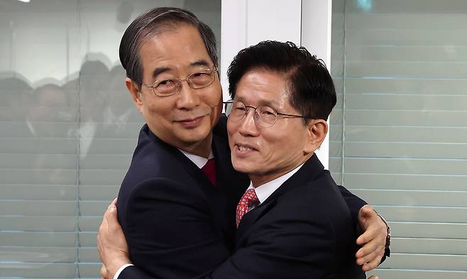 thumb/R658x0.q70/?fname=https://t1.daumcdn.net/news/202506/28/segye/20250628230329122dnrd.jpg