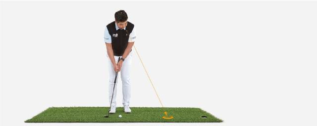 빠른 그린이나 내리막 경사에서는 실제 홀보다 더 가까운 지점에 가상의 홀을 상상하고 스트로크 강도를 거기에 맞춘다.