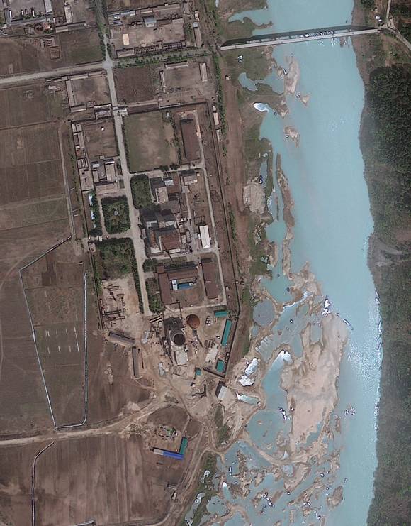 인공위성으로 촬영된 북한 영변 핵시설 주변 사진 ⓒAP 연합