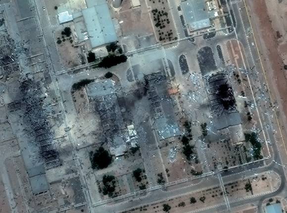 6월22일 미국의 공습을 받은 후 위성 사진에 포착된 이란 이스파한의 핵기술센터와 주변 건물들 ⓒREUTERS