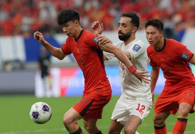 ▲ 10일 바레인과의 최종전은 의미 없는 승부가 됐다. 5위 바레인(6점)도 3위 사우디아라비아(13점)에 0-2로 패하며 5위로 미끄러졌고 플레이오프 진출 실패가 확정됐다. 누가 꼴찌를 면하느냐의 맞대결만 됐다. 그래도 중국은 마지막 순간 조 최하위를 벗어나면서 나름의 만족스런 마무리를 했다. ⓒ 소후닷컴