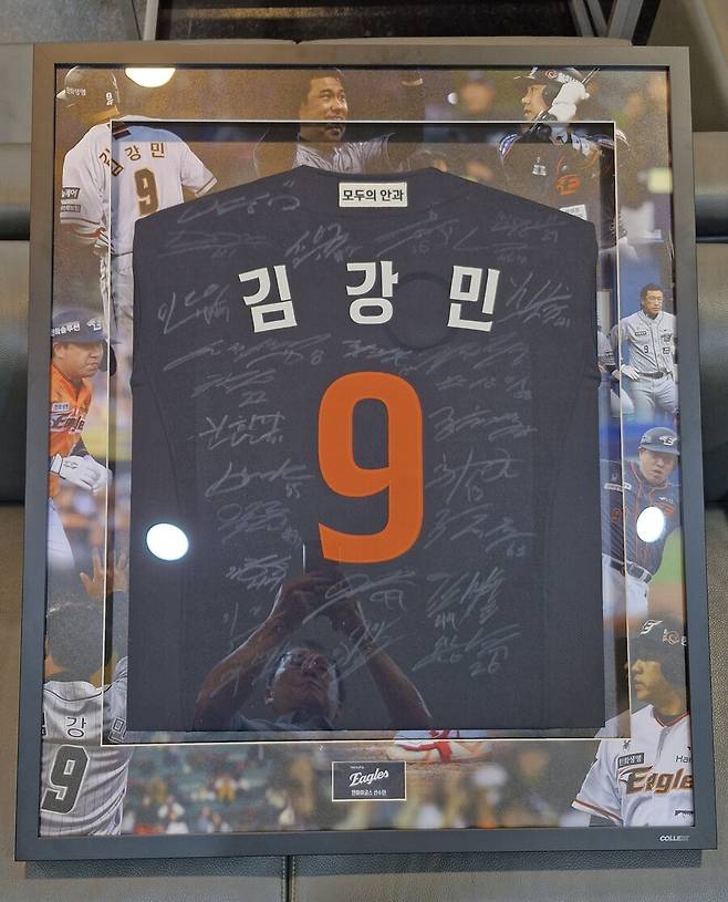▲ 한화 선수들의 친필 사인이 담긴 기념 유니폼 ⓒ한화이글스