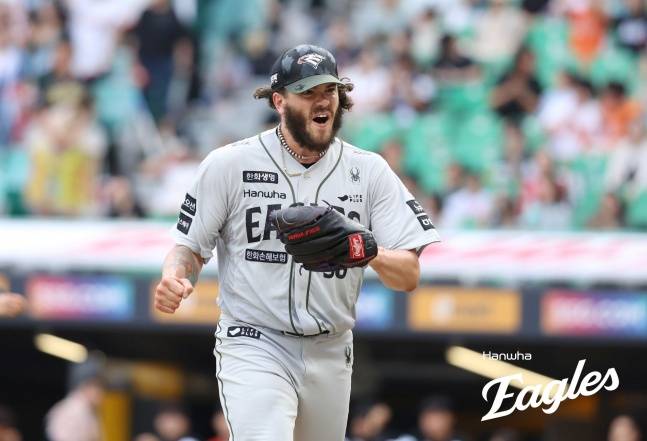 한화 코디 폰세가 28일 인천 SSG전에서 포효하고 있다. /사진=한화 이글스 제공