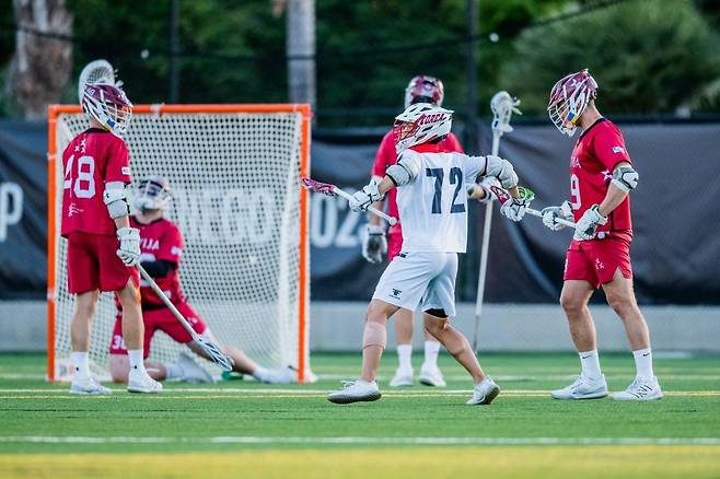 라크로스 경기 득점 후 기뻐하는 선수(72번)  [한국라크로스협회 제공. 재판매 및 DB  금지]