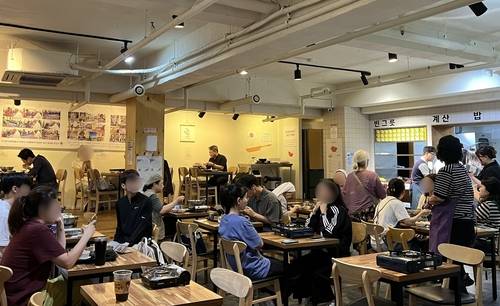 이태원 참사 희생자 고(故) 이상은 씨의 스물여덟 번째 생일잔치 (서울=연합뉴스) 최윤선 기자 = 지난 27일 서울 서대문구 대현동의 한 식당에서 이태원 참사 희생자 고(故) 이상은 씨의 스물여덟 번째 생일잔치가 열린 모습. 2025.6.28 ysc@yna.co.kr