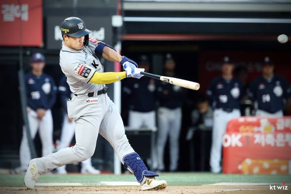 프로야구 kt wiz 안현민이 지난달 29일 두산 베어스와의 경기에서 타격하고 있다. 2025.6.3 /kt wiz 제공