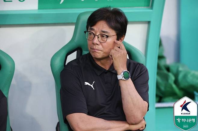 황선홍 감독.(사진=한국프로축구연맹)