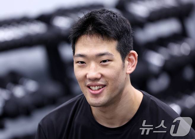 최진원 크로스핏 식스 헤드코치가 26일 서울 마포구 크로스핏 식스에서 뉴스1과 인터뷰를 하고 있다. ⓒ News1 박지혜 기자