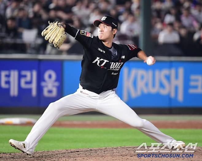 27일 부산 사직구장에서 열린 롯데와 KT의 경기. 투구하고 있는 KT 전용주. 부산=송정헌 기자songs@sportschosun.com/2025.06.27/
