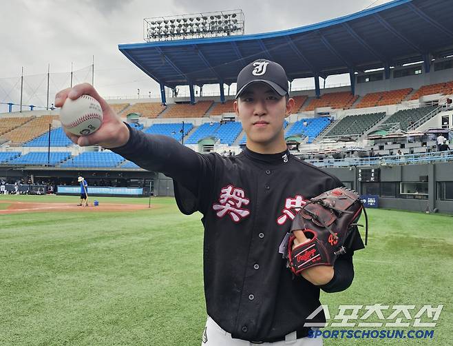 인터뷰에 임한 장충고 문서준. 김영록 기자