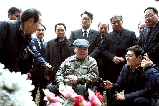 2016년 2월 21일 김종필 전 총리가 충남 부여군 외산면 반교리에서 치러진 고 박영옥 여사 1주기 추모식에 앞서 현 정치 현안에 대한 평을 하고 있다. 대전일보DB.