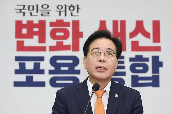 송언석 국민의힘 원내대표가 6월 27일 오전 서울 여의도 국회에서 열린 의원총회에서 발언하고 있다. 뉴스1