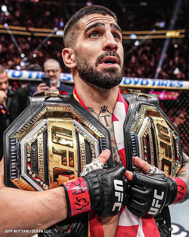 Ins_1361035690.jpg 실시간) UFC 페더급 무패 챔피언 VS 라이트급 전 챔피언 결과