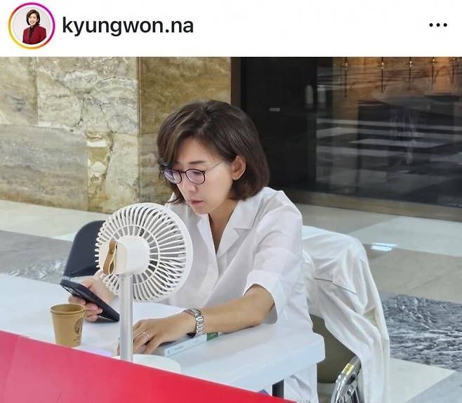 나경원 국민의힘 의원이 인스타그램에 올린 국회 숙식 농성 모습. 온라인 커뮤니티 갈무리