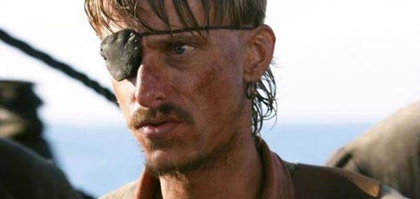 일부 전문가들은 해적들이 눈 건강 보호를 위해 안대를 썼을 것으로 추측한다.​ 영화 '캐리비안의 해적: 세상의 끝에서(2007)'의 한 장면./사진=온라인 커뮤니티 캡처