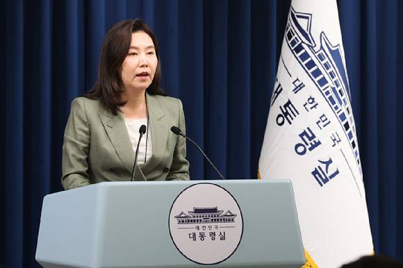 강유정 대변인이 지난 27일 용산 대통령실에서 현안 관련 브리핑을 하고 있다. 2025.6.27 [사진=연합뉴스]