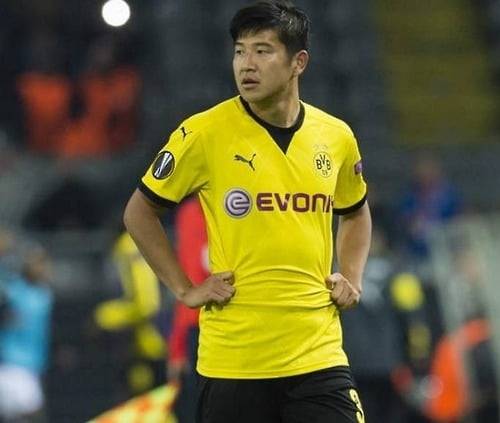 박주호 선수가 도르트문트에서 뛰던 모습. 지금은 나은이 아빠로 유명하지만 스위스와 독일 리그에서 인정 받던 풀백이었다. 안타깝게도 도르트문트 이적 이후 하향세가 시작됐다. /도르트문트 홈페이지