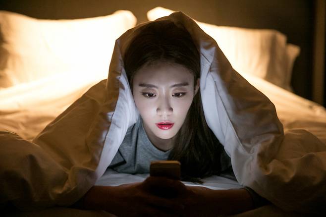 행동이나 심리적 문제를 일으킬 수 있는 인터넷 중독을 주의해야 한다. 사진은 기사 내용과는 무관함. /사진=클립아트코리아