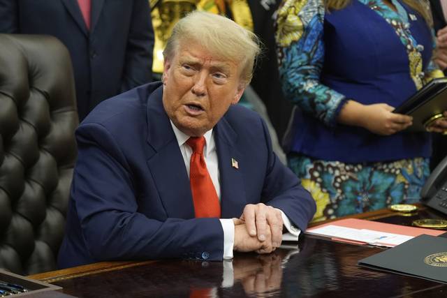 27일 미국 워싱턴 백악관에서 트럼프 대통령이 취재진의 질문에 답하고 있다. AP 뉴시스