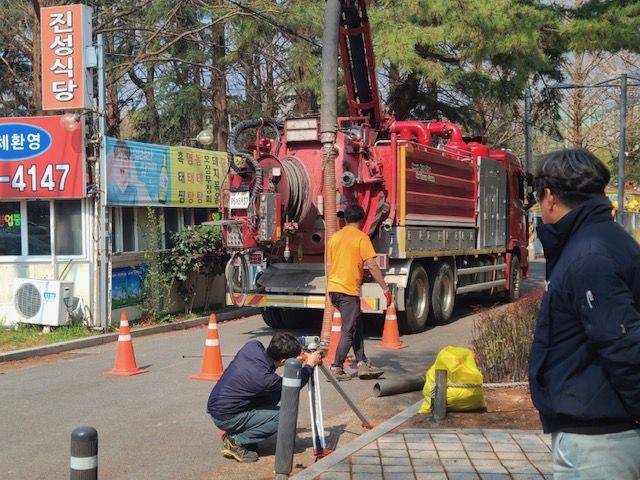 [대구=뉴시스] 대구 기초자치단체가 여름철 도시 침수 대비 하수도시설 관리에 집중하고 있다. (사진=대구시 동구 제공) 2025.06.29. photo@newsis.com  *재판매 및 DB 금지