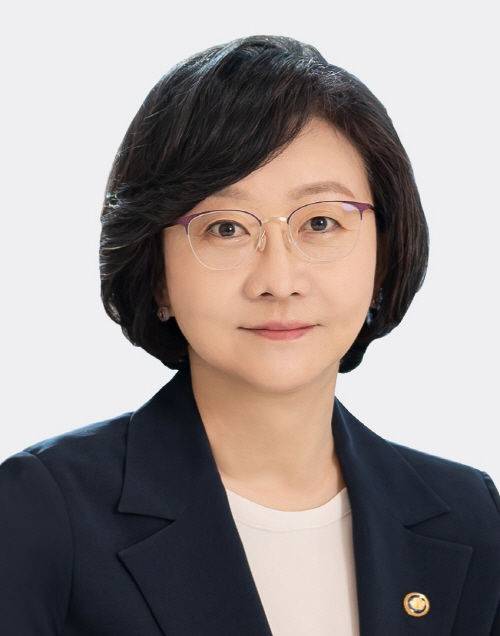 [서울=뉴시스] 29일 오유경 식품의약품안전처장은  대통령실의 유임 발표 이후 "국민 생활 속 안전을 담당하는 부처로서 긴장감을 늦추지 않고 국민 식의약 안전을 위해 최선을 다하겠다"고 밝혔다. (사진=식약처 제공) 2025.06.29. photo@newsis.com *재판매 및 DB 금지