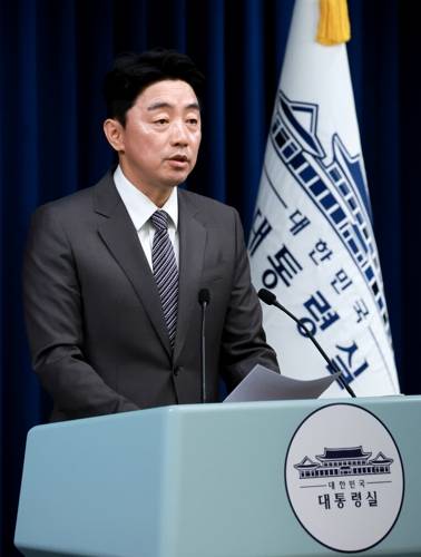 강훈식 비서실장, 장관급 추가 인선 발표 강훈식 비서실장, 장관급 추가 인선 발표     (서울=연합뉴스) 홍해인 기자 = 강훈식 대통령비서실장이 29일 서울 용산 대통령실 청사에서 장관급 추가 인선을 발표하고 있다. 2025.6.29     hihong@yna.co.kr (끝)   <저작권자(c) 연합뉴스, 무단 전재-재배포, AI 학습 및 활용 금지>