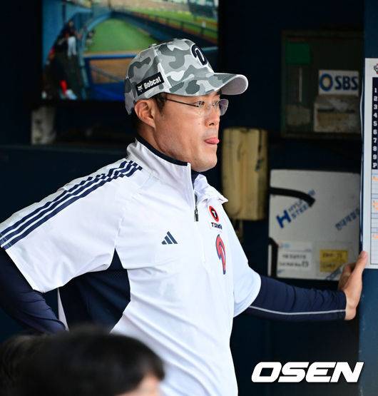 [OSEN=박준형 기자]두산 조성환 감독 대행  2025.06.05 /