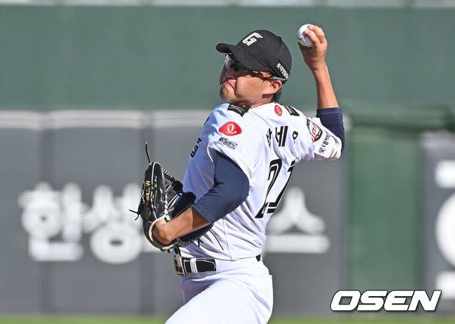[OSEN=부산, 이석우 기자] 29일 부산 사직야구장에서 2025 신한 SOL 뱅크 KBO 리그 롯데 자이언츠와 KT 위즈의 경기가 열렸다. 홈팀 롯데는 박세웅이, 방문팀 KT는 쿠에바스가 선발 출전했다.롯데 자이언츠 선발 투수 박세웅이 역투하고 있다. 2025.06.29 / foto0307@osen.co.kr