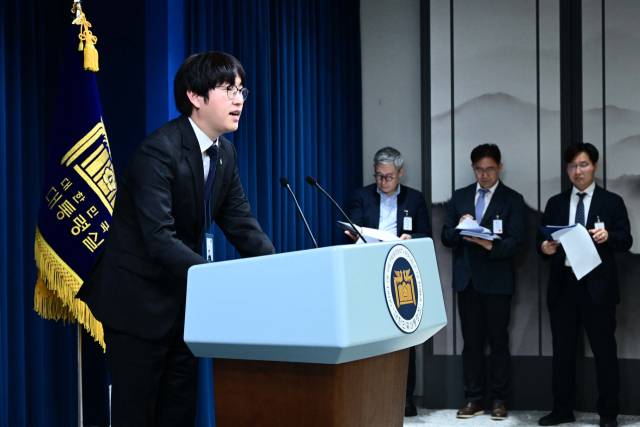 하정우 대통령실 AI미래기획수석이 19일 서울 용산구 대통령실 청사에서 이공계특별법 관련 브리핑을 하고 있다. 권욱 기자