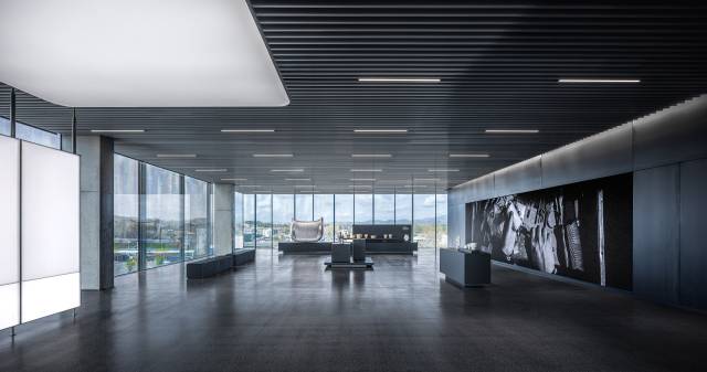 제네시스 청주 5층에서는 금속공예 작가인 조성호 청주대 공예디자인학과 교수와의 ?협력 특별전 '시간의 정원'이 진행되고 있다. 사진 제공=제네시스