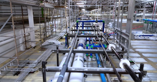 미국 네바다주에 짓고 있는 테슬라 LFP 배터리 공장의 내부 모습. 테슬라 공식 X 동영상 캡처