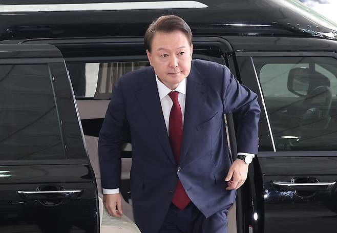 윤석열 전 대통령이 28일 피의자 신분으로 내란특검 조사를 받기 위해 서울 서초구 서울고검 청사로 출석하고 있다. ⓒ연합뉴스