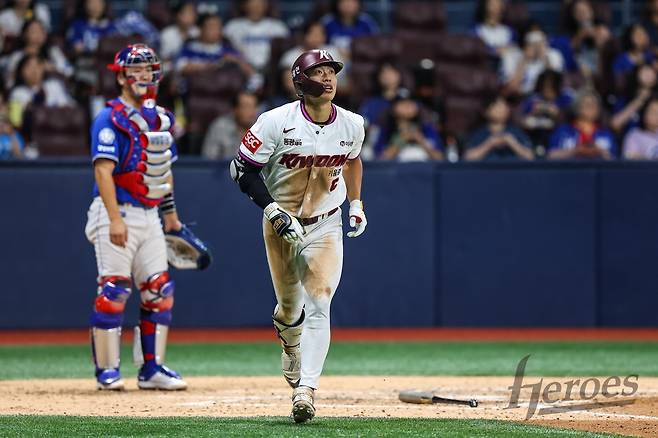 키움 송성문이 29일 고척 삼성전 5회 3점 홈런을 때리고 1루로 향하고 있다. 키움 히어로즈 제공