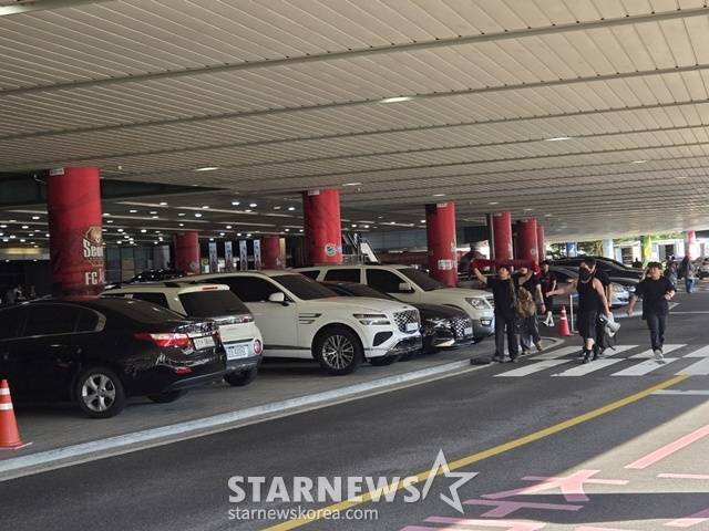 기성용 응원가를 부르는 FC서울 팬들. /사진=이원희 기자