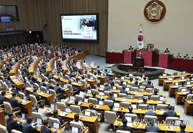추경 시정연설 하는 이재명 대통령 (서울=연합뉴스) 한상균 기자 = 이재명 대통령이 26일 국회 본회의장에서 추가경정예산 시정연설을 하고 있다. 2025.6.26 xyz@yna.co.kr